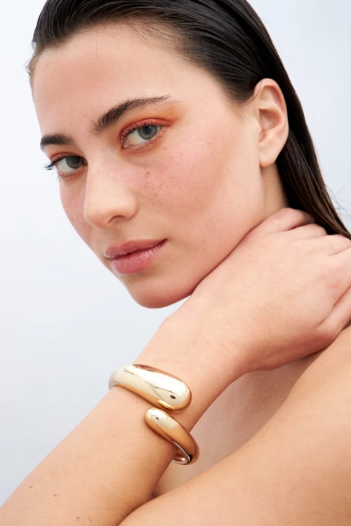 Brazalete cuff wavy dorado