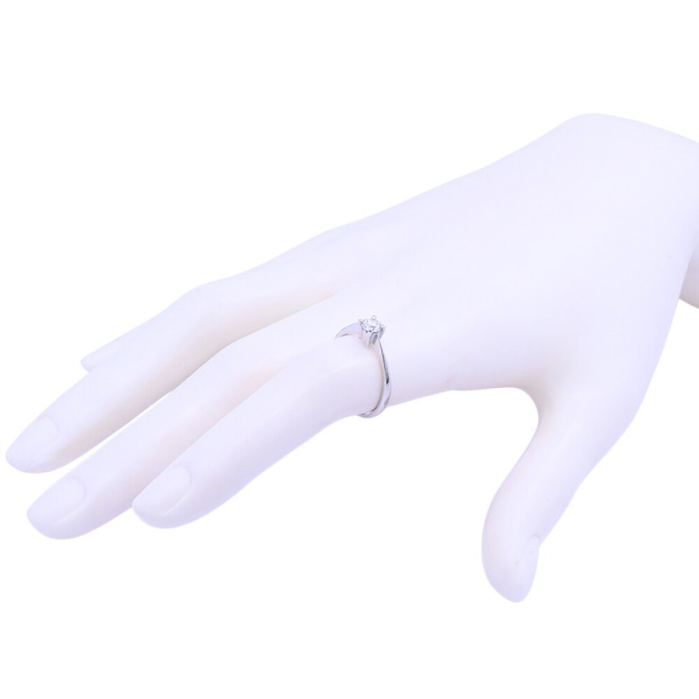 Solitario 18 k blanco con brillante engarce 4 puntas. Solitario 18 k blanco con brillante engarce 4 puntas.