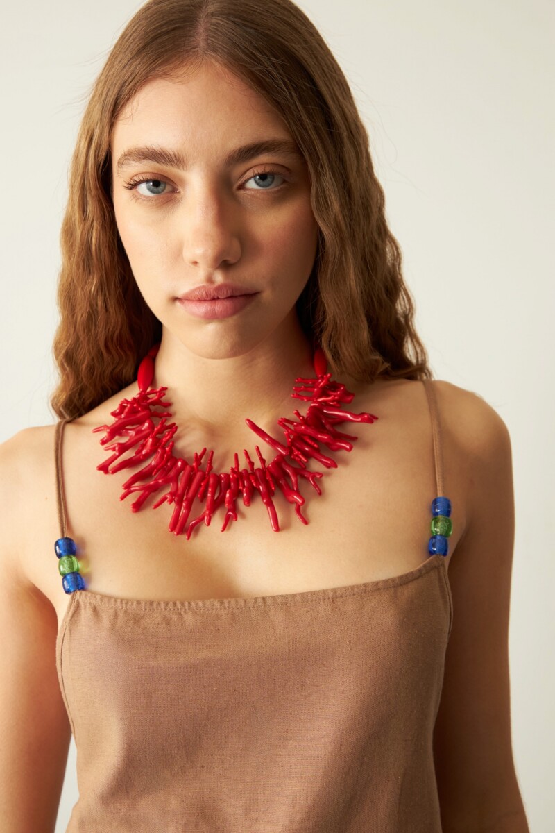 Vestido corto con piedras tostado