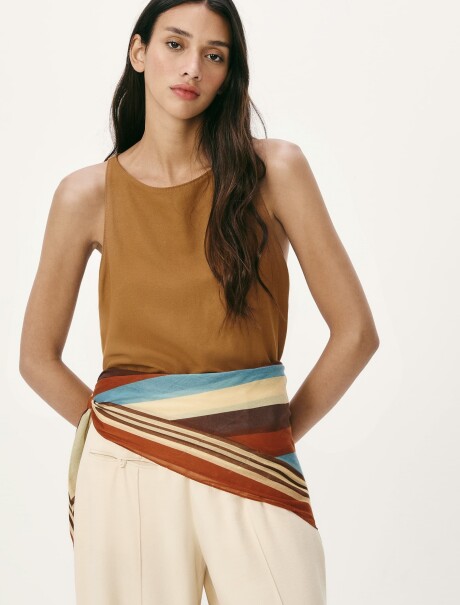 MUSCULOSA HALTER MARRÓN