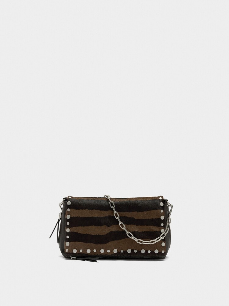 Bolso De Hombro Detalles De Piel Y Tachuelas marron