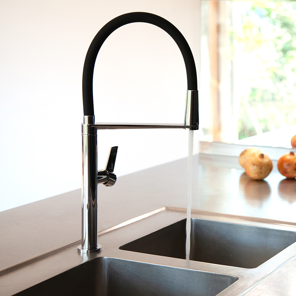 GRIFERIA DE COCINA MONOCOMANDO COLOR CROMO CON NEGRO PICO FLEXIBLE Griferia De Cocina Monocomando Color Cromo Con Negro Pico Flexible