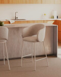 Taburete Maina de chenilla beige y patas de acero con acabado beige FSC Mix Credit 65 cm