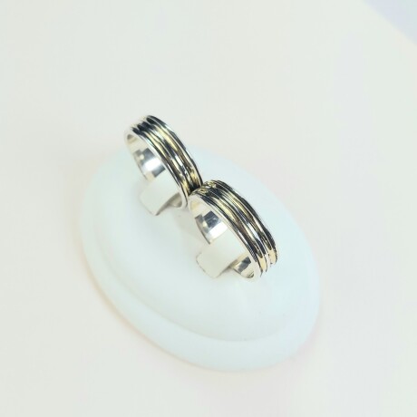 Par de alianzas de plata 925 y double en oro 18 ktes. Par de alianzas de plata 925 y double en oro 18 ktes.