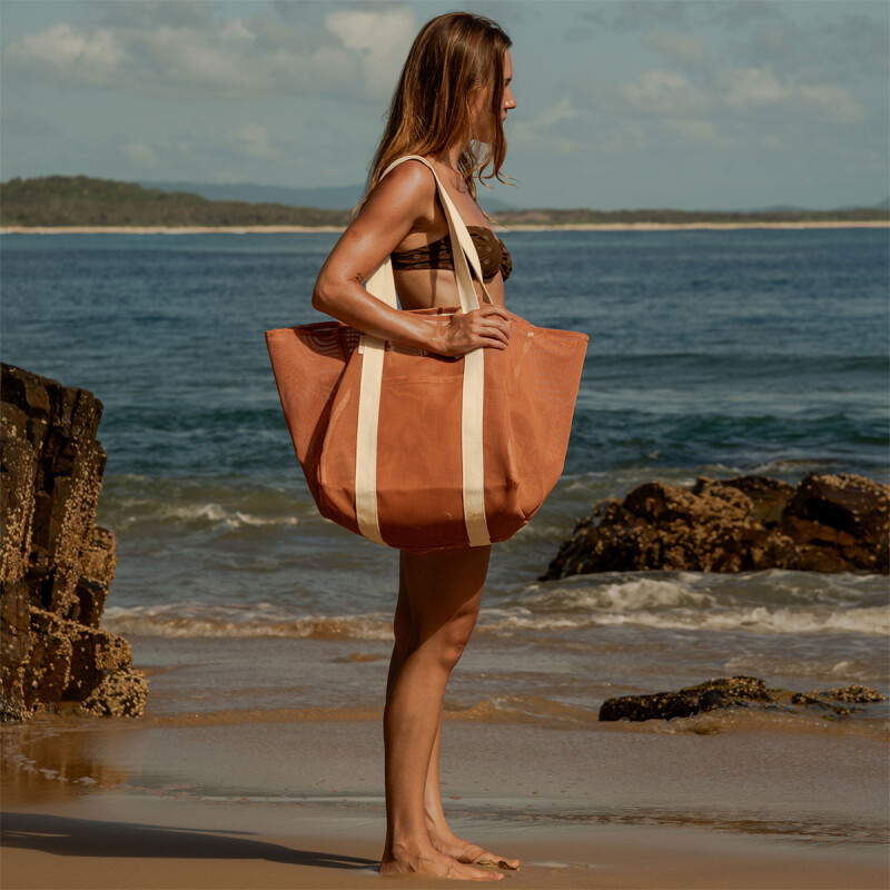 S61MBB Bolso De Playa Malla Sunnylife - Tierra Clay
