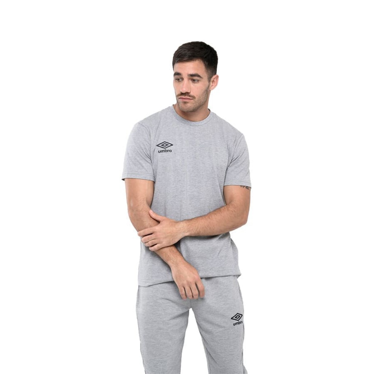 Remera Soccer Umbro BASIK de Hombre - 20105670 - Gris-negro 