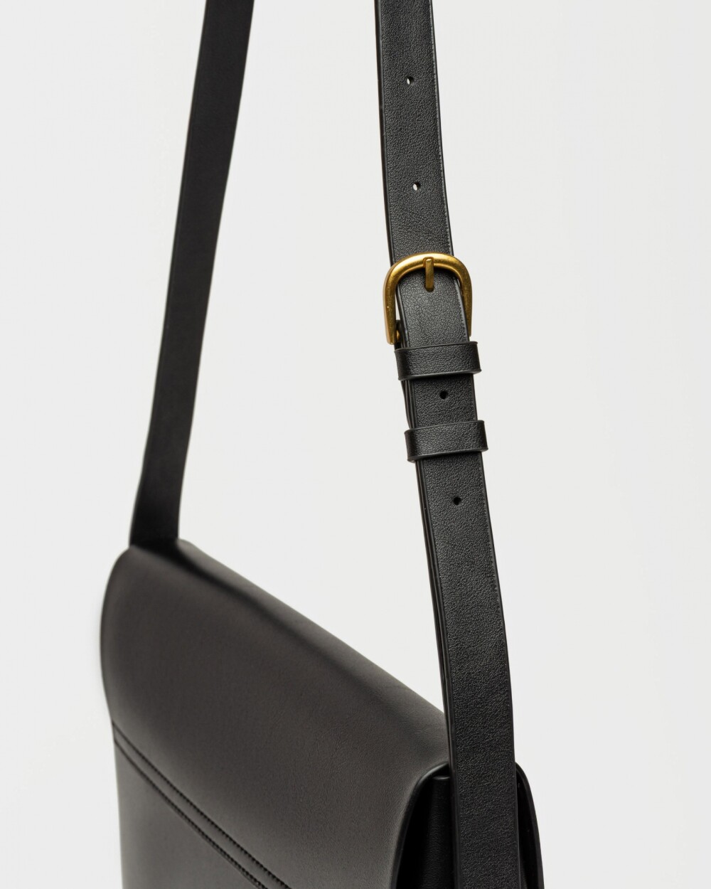 Cartera al hombro Mod en efecto cuero liso Negro