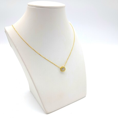 Conjunto de cadena y dije de oro 18 ktes con circonia, PUNTO DE LUZ. Conjunto de cadena y dije de oro 18 ktes con circonia, PUNTO DE LUZ.