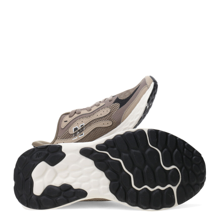 Championes de Mujer New Balance Fresh Foam Marrón - Negro
