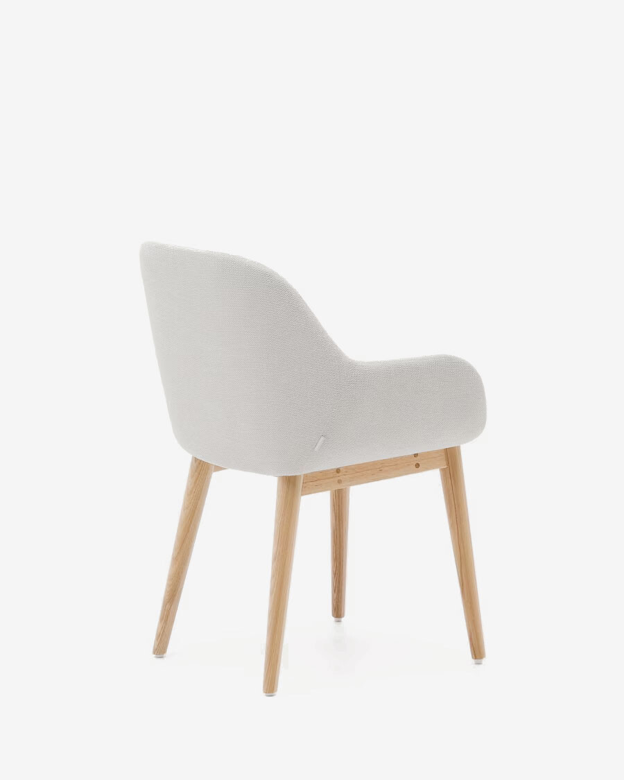 Silla Konna beige y patas de madera maciza de fresno acabado natural Silla Konna beige y patas de madera maciza de fresno acabado natural