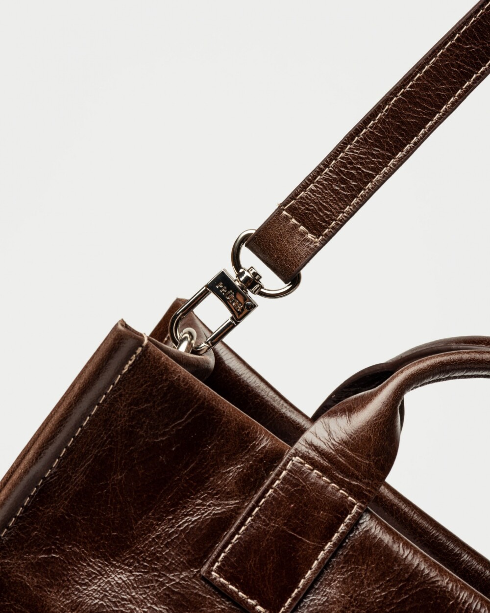 De Mano Capri En Cuero Grabado Croco Arizona Marron