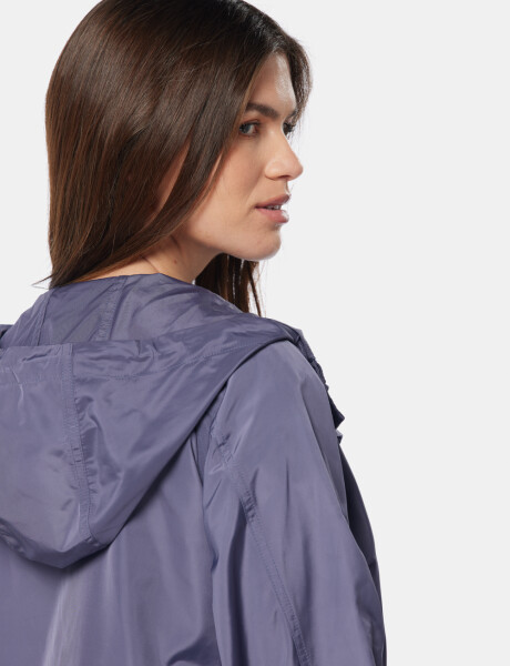 CAMPERA DE NYLON CON CAPUCHA Violeta