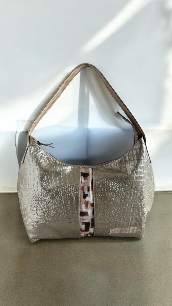 Cartera De Cuero Modelo Tokio Línea Urbana Con Arte. - Dorada. 