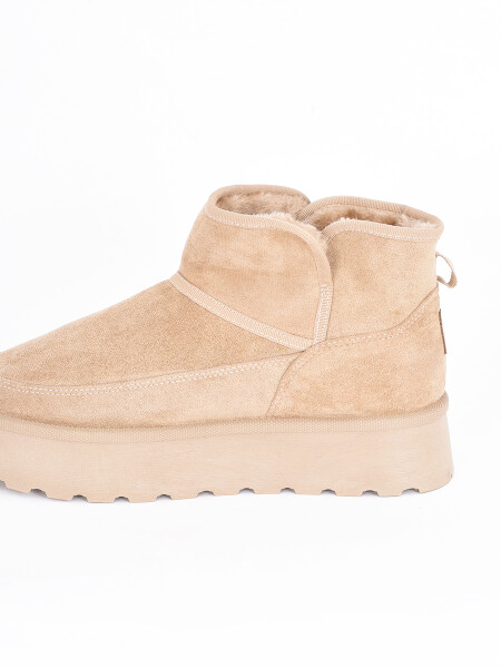 BOTA ULGA PLATAFORMA BEIGE CLARO