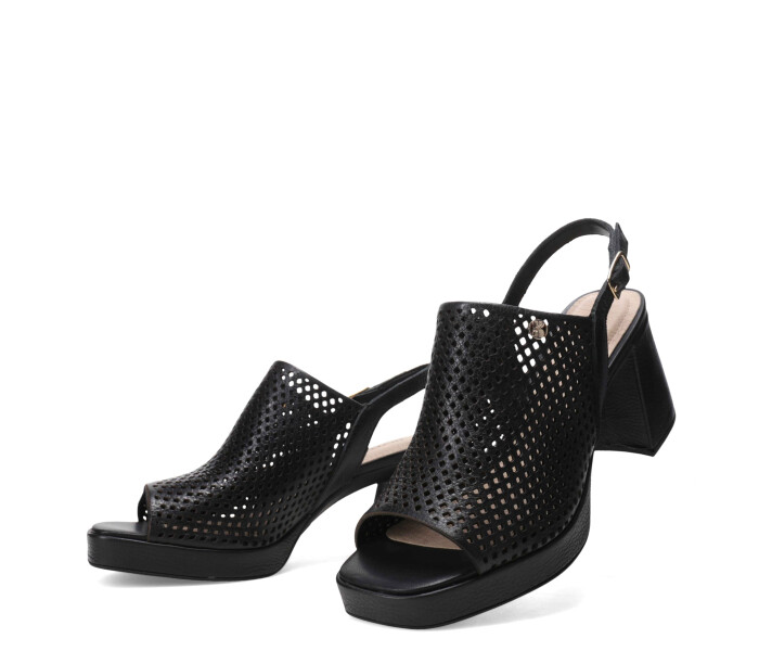 Sandalia con taco alto y plataforma Preto