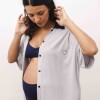 Camisa Maternal Pupa – Viscosa suave con bolsillos prácticos Gris