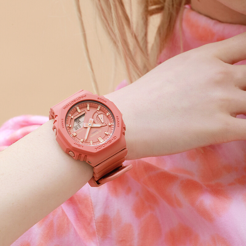 Reloj G-Shock para dama con banda de resina rosado