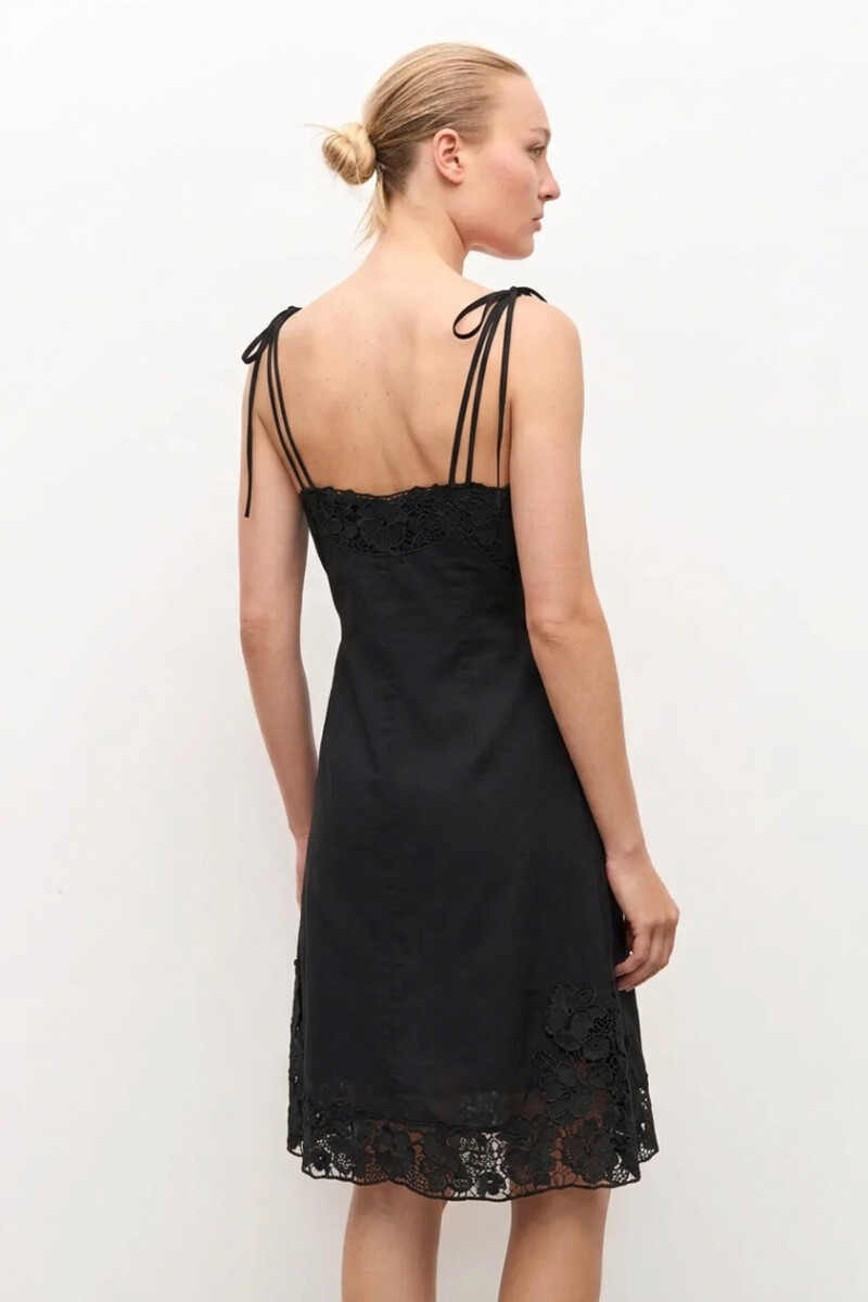 Vestido con encaje negro
