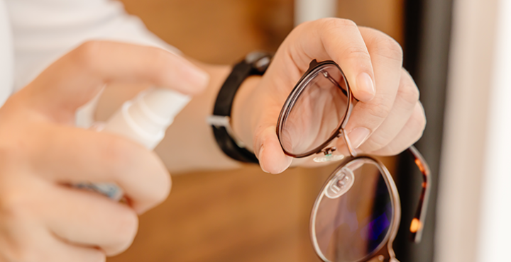 CÓMO LIMPIAR TUS GAFAS PARA QUE NO SE RAYEN