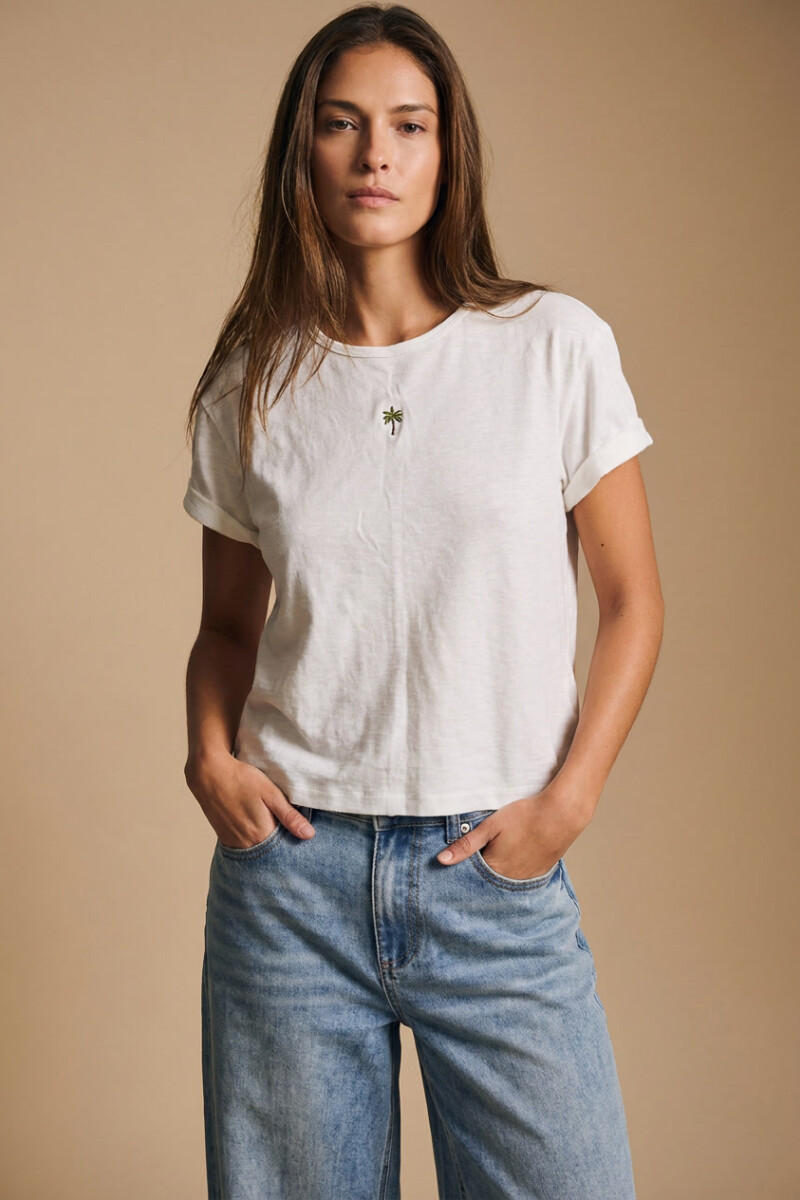 Remera Bordada Nácar