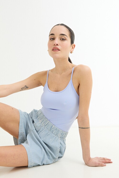 Short tipo gabardina con elastico CELESTE