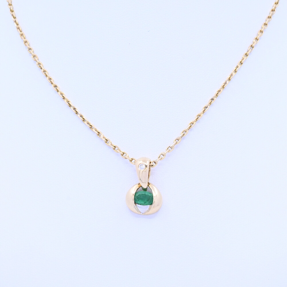 Colgante oro 18k 2 tonos con esmeralda oval y brillante. Colgante oro 18k 2 tonos con esmeralda oval y brillante.