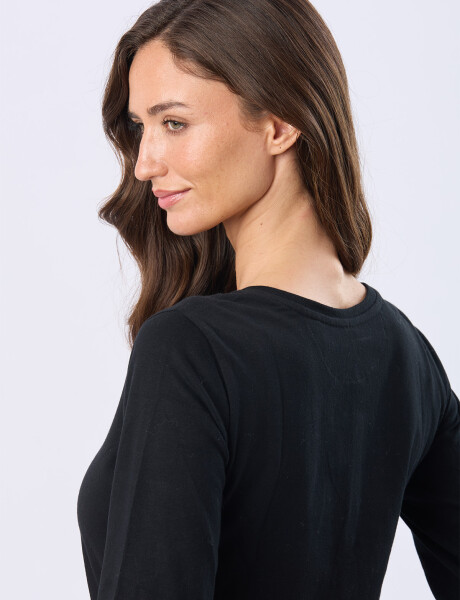 REMERA CON BOTONES Negro