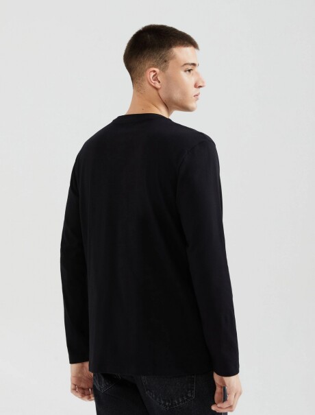 CAMISETA UNISSEX CON ESCOTE V NEGRO