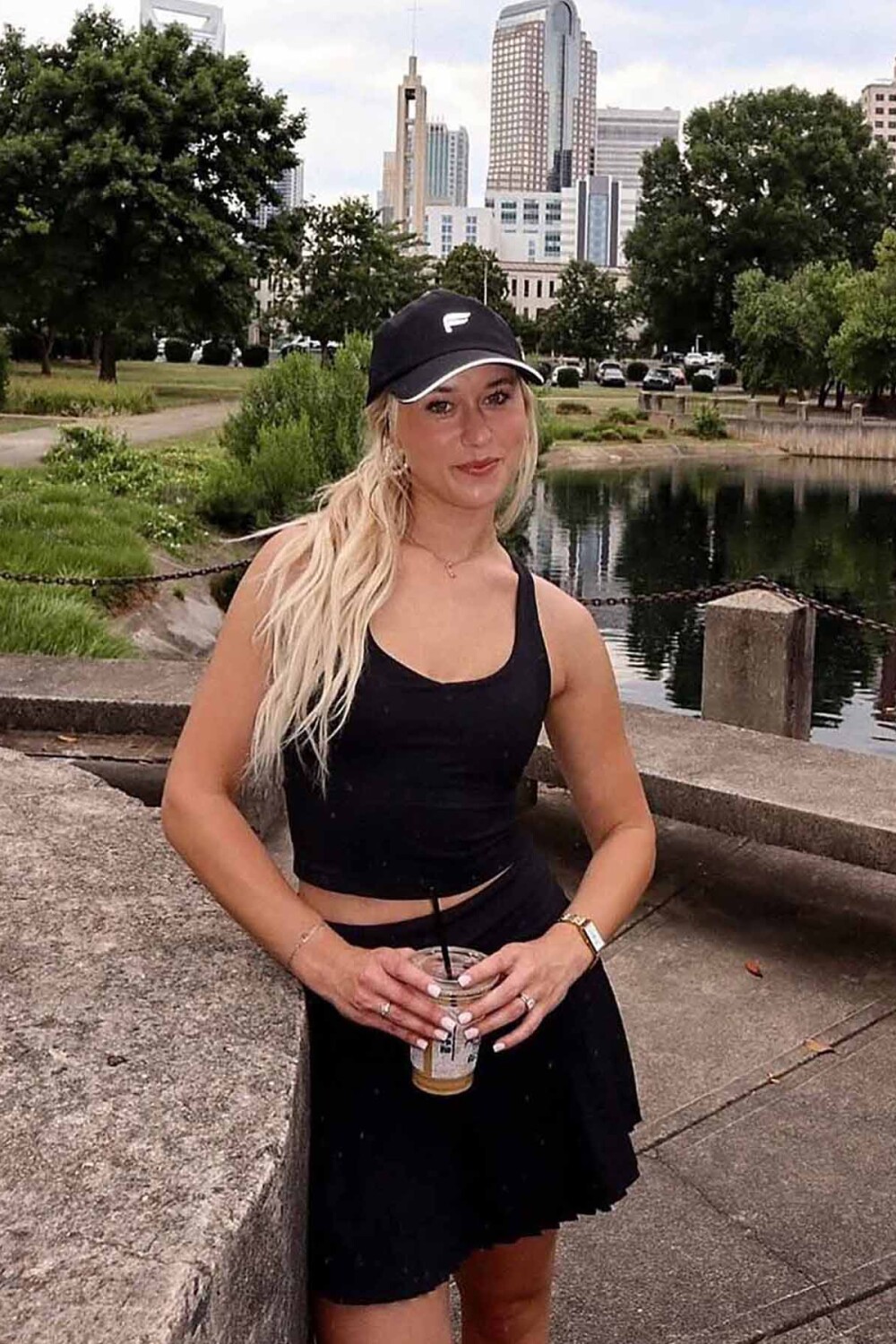 Falda Con Malla Hot Shot Pleated Skirt Classic Mini Mujer Black