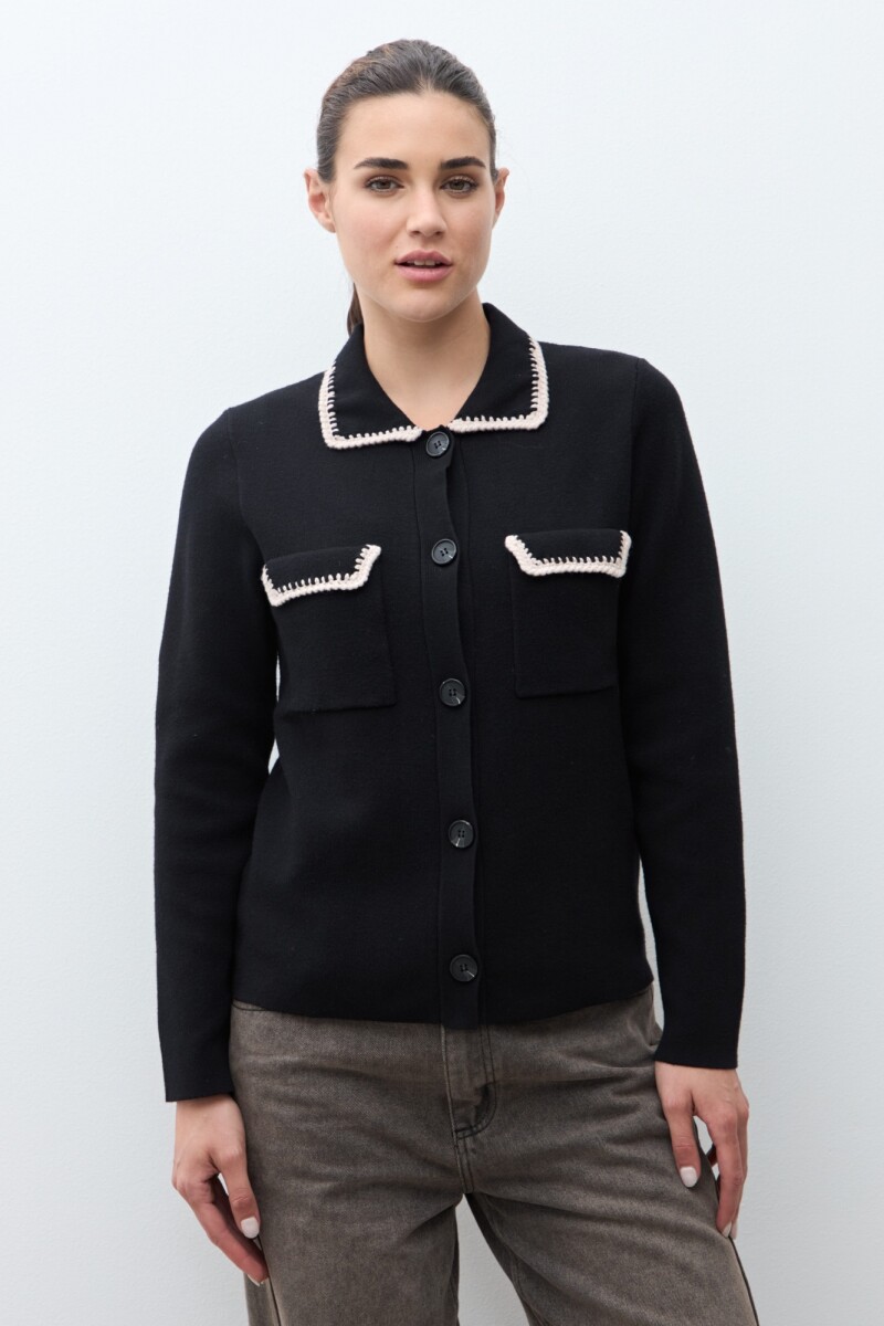 Chaqueta tejida bordado en contraste negro
