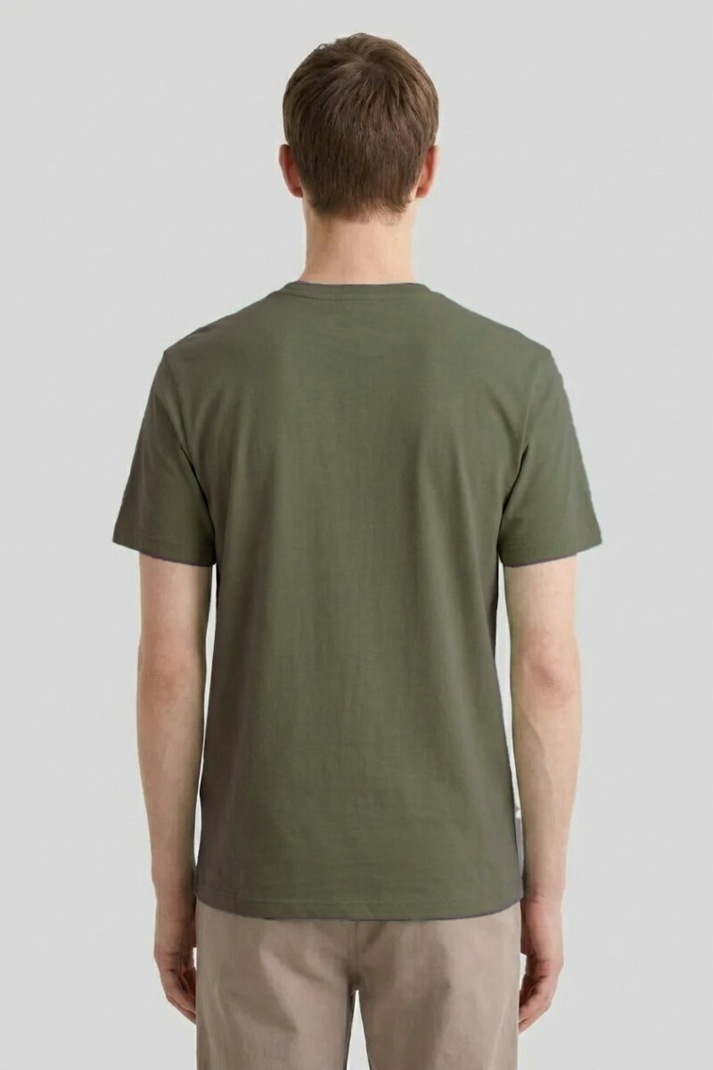 Remera cuello redondo ICONIC 150 VERDE OLIVA
