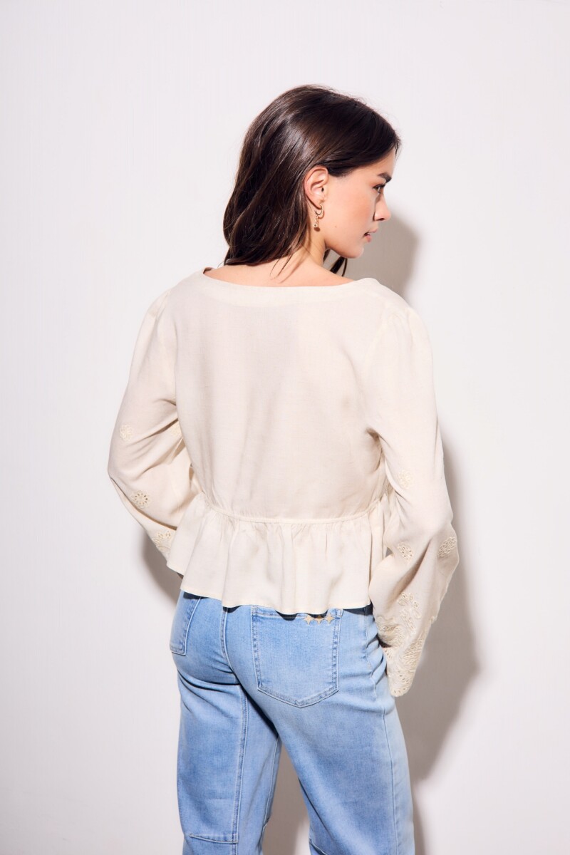 Blusa Con Lino Bordada Nacar