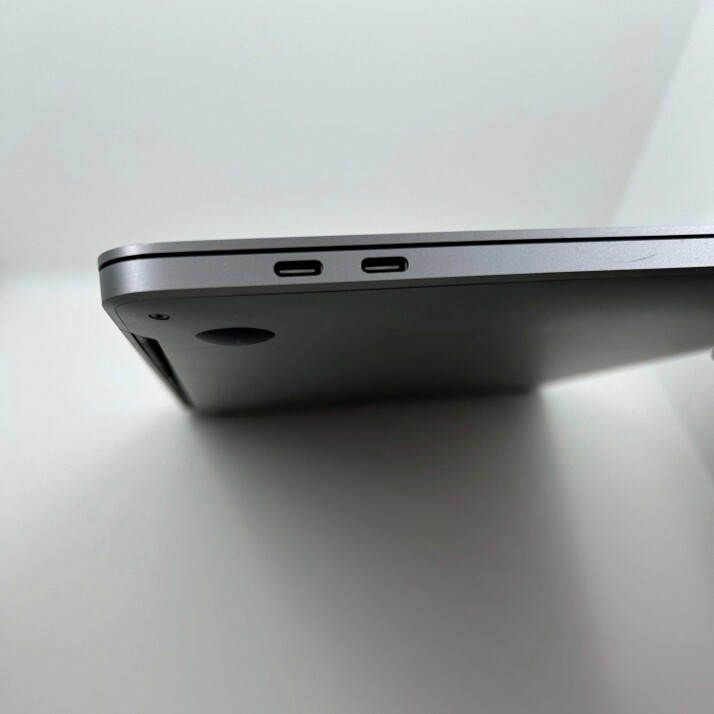 MacBook Pro 13'' 2022 M2 - 16GB RAM 512GB SSD MacBook Pro 13'' 2022 M2 - 16GB RAM 512GB SSD