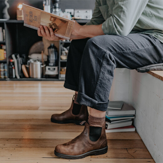 Botas Blundstone 1609 Elastic Side V Cut Antique Brown Botas Blundstone 1609 Elastic Side V Cut Antique Brown