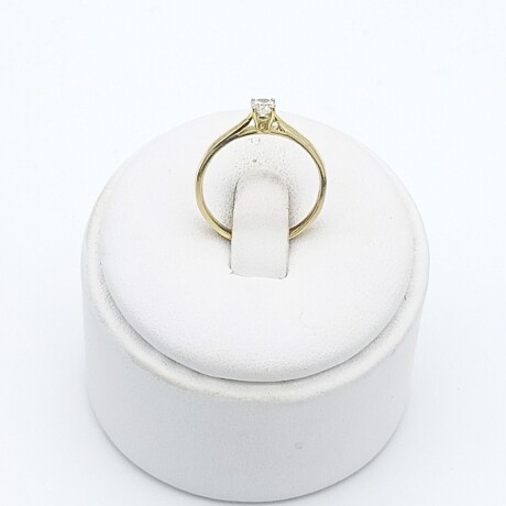 Anillo de oro 9 ktes. con circonia Anillo de oro 9 ktes. con circonia