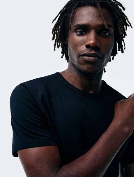 CAMISETA BÁSICA MANGA CORTA NEGRO