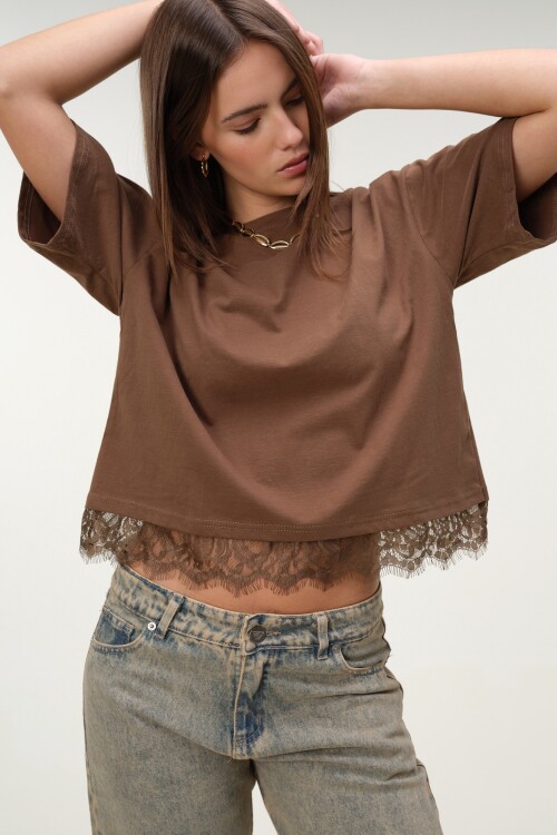 Remera Boxy Algodón Encaje Marron