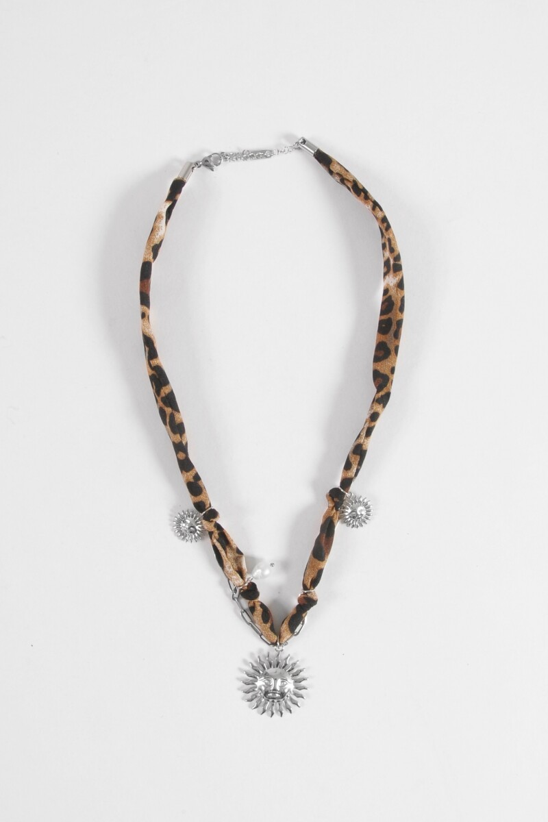 Collar tela dije sol acero plateado