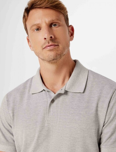 CAMISA DE CUELLO CON BORDADO GRIS