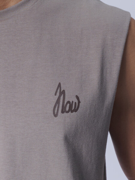 Musculosa estampada Now Marron