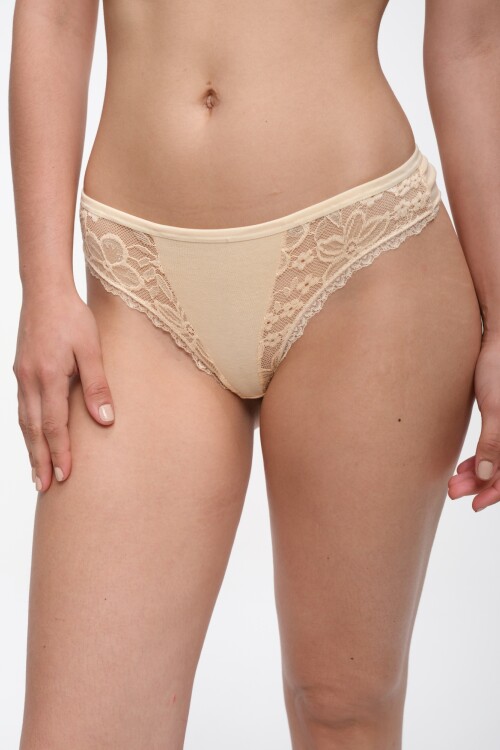 Colaless Caterina Arena