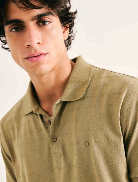 CAMISETA TIPO POLO CON RAYAS TEXTURIZADAS VERDE