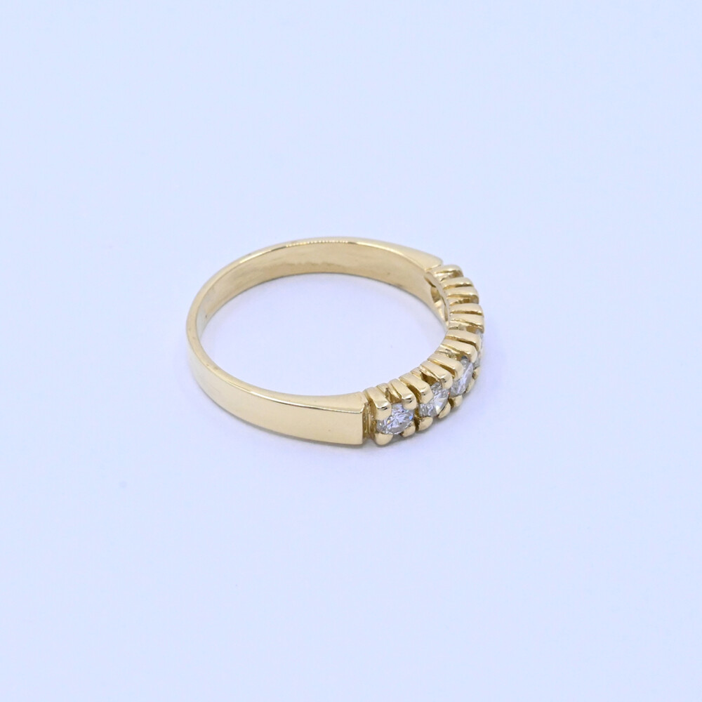 Anillo medio sin fin oro 18k amarillo con brillantes engarce 4 puntas. Anillo medio sin fin oro 18k amarillo con brillantes engarce 4 puntas.