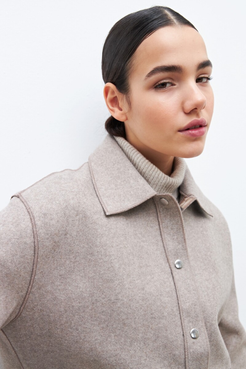 Chaqueta con botones metálicos beige melange