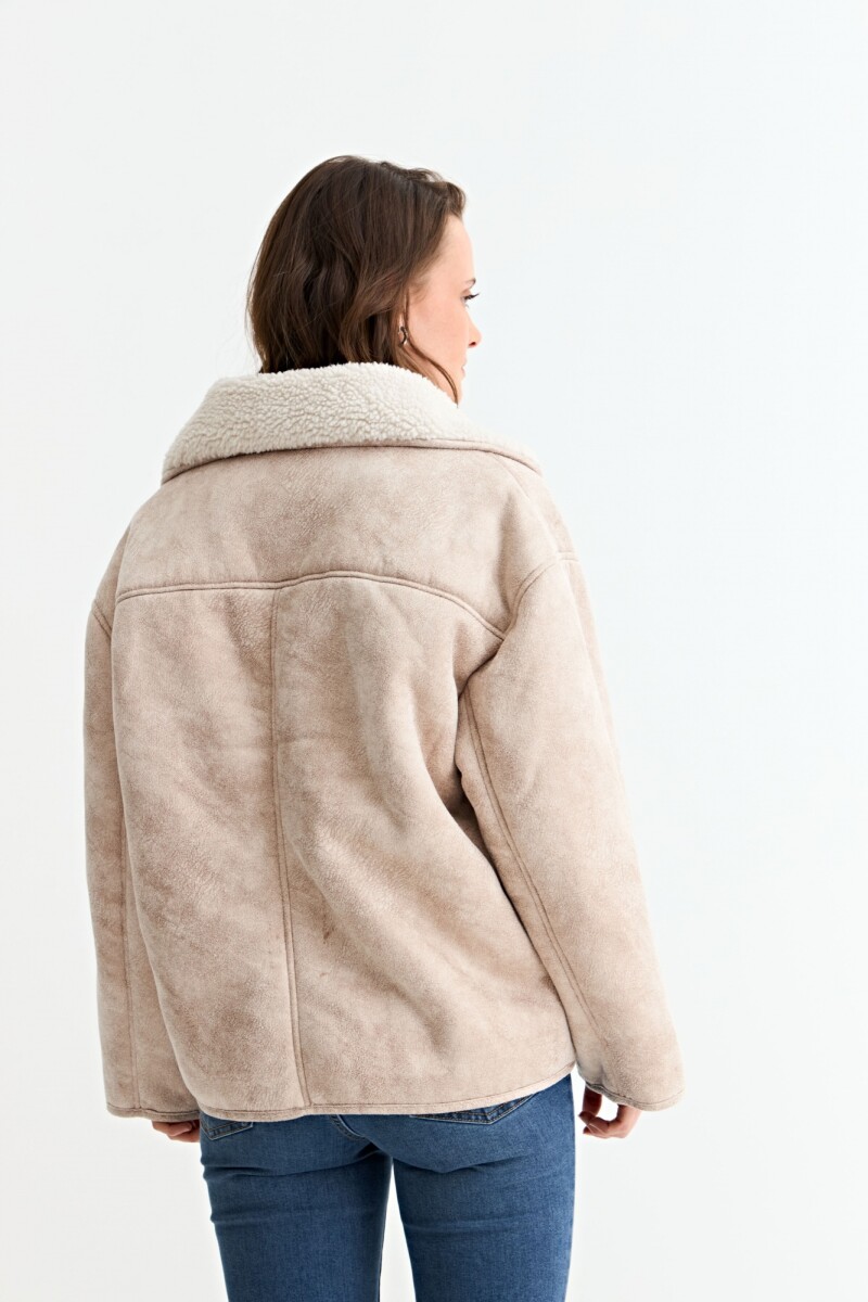 Chaqueta simil gamuza con forro de corderito BEIGE