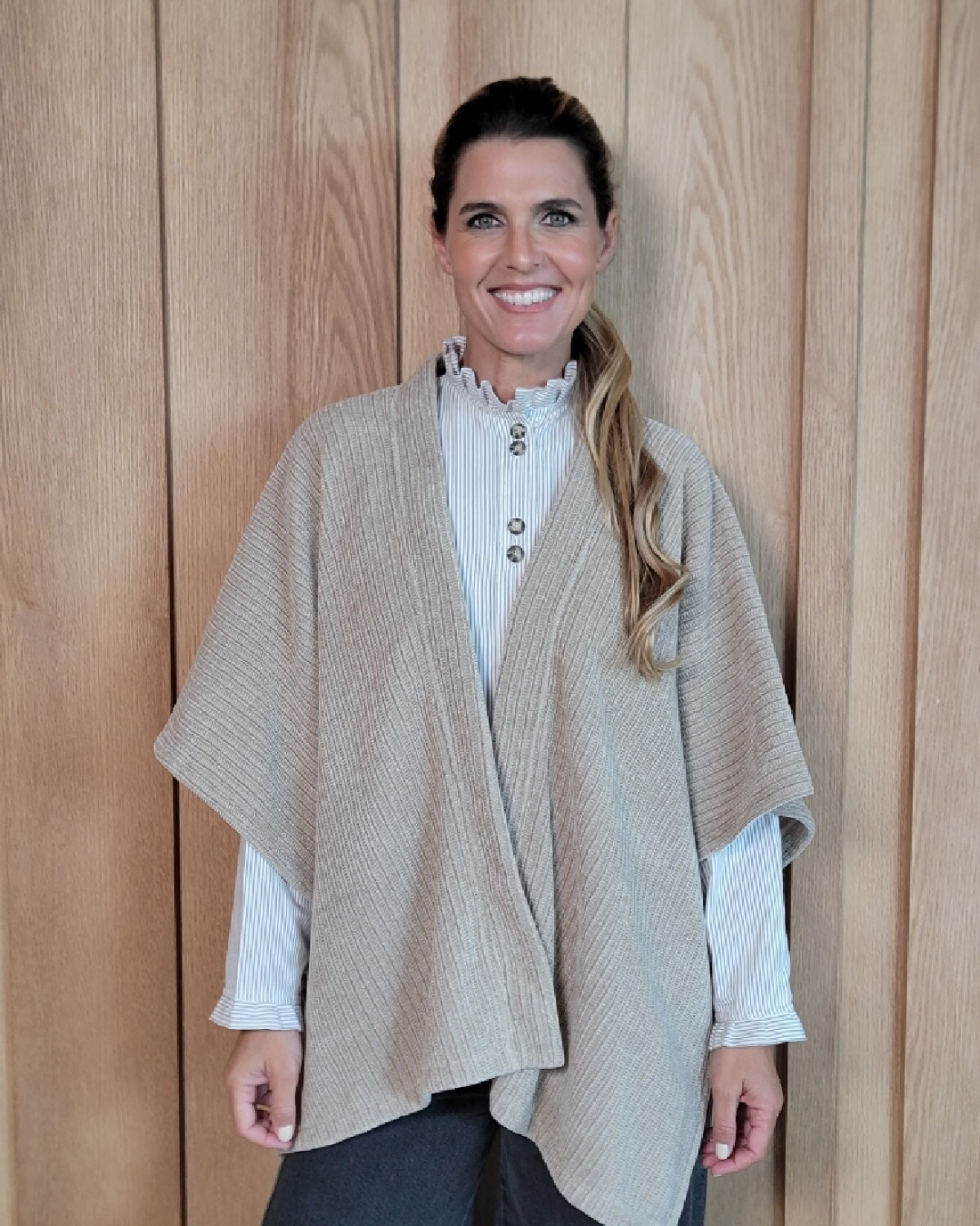 Varley Ruana Ruana Cerdeña - Beige — Magnolia
