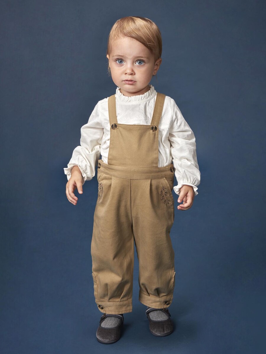 Peto Con Bordado Camel