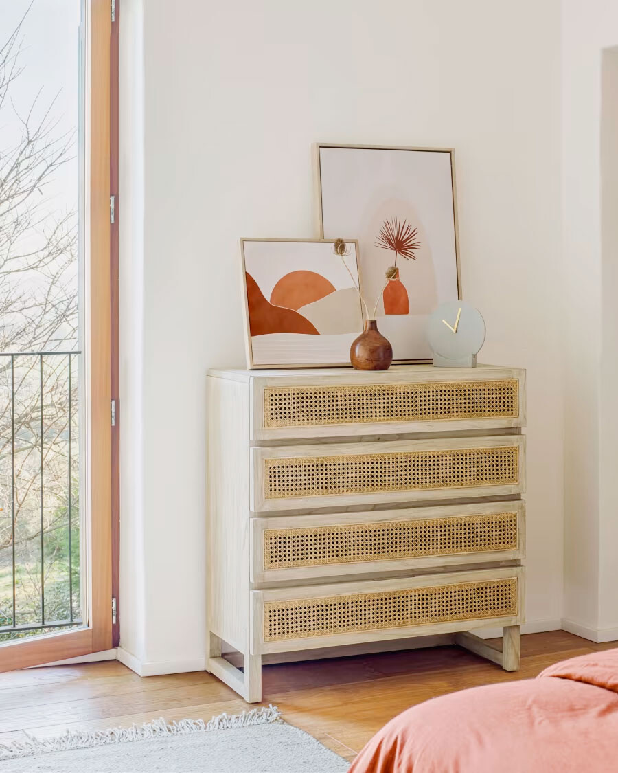 Cómoda Rexit 4 cajones madera maciza y chapa mindi con ratán 90 x 93 cm Cómoda Rexit 4 cajones madera maciza y chapa mindi con ratán 90 x 93 cm