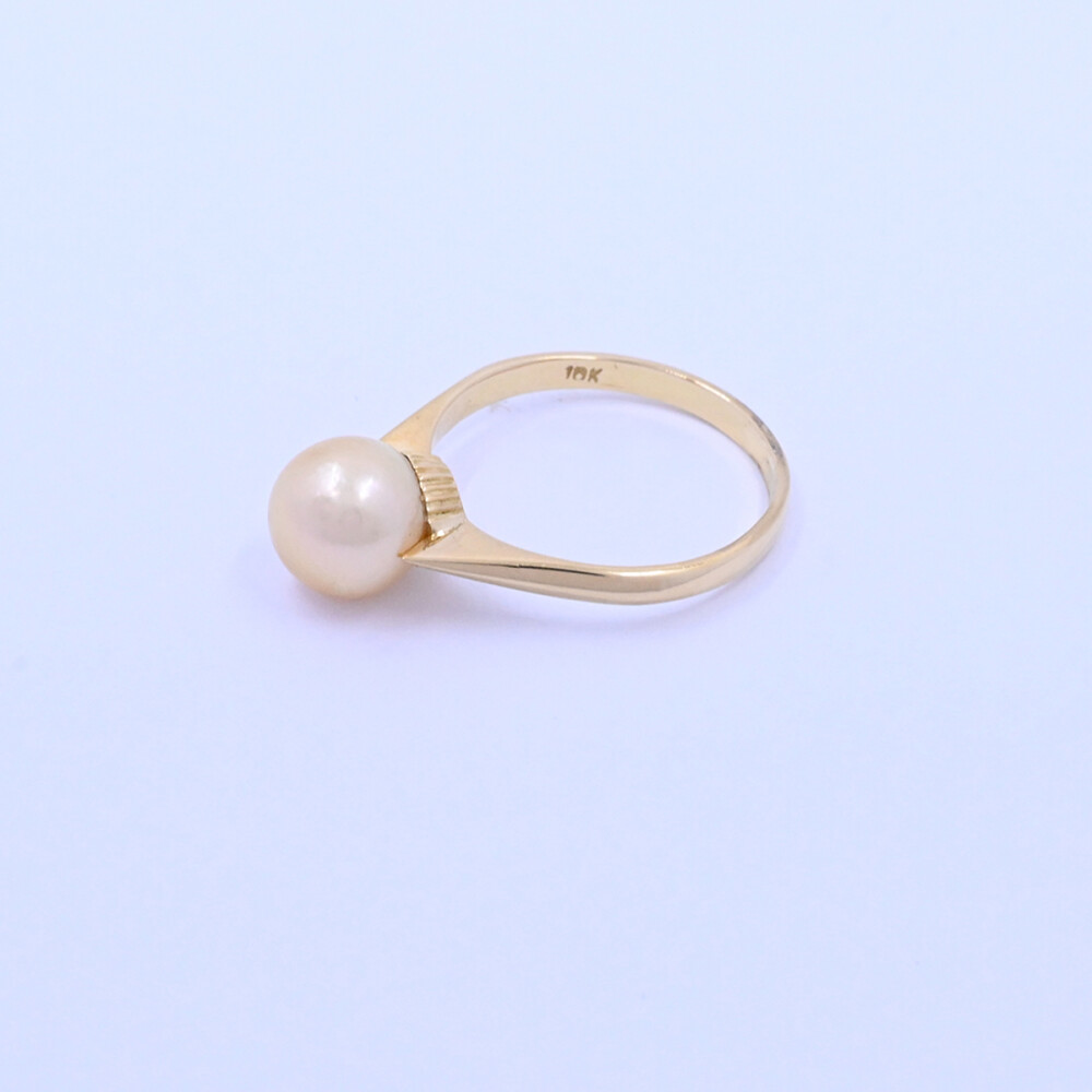 Anillo oro 18k con perla de cultivo 8 mm. Anillo oro 18k con perla de cultivo 8 mm.