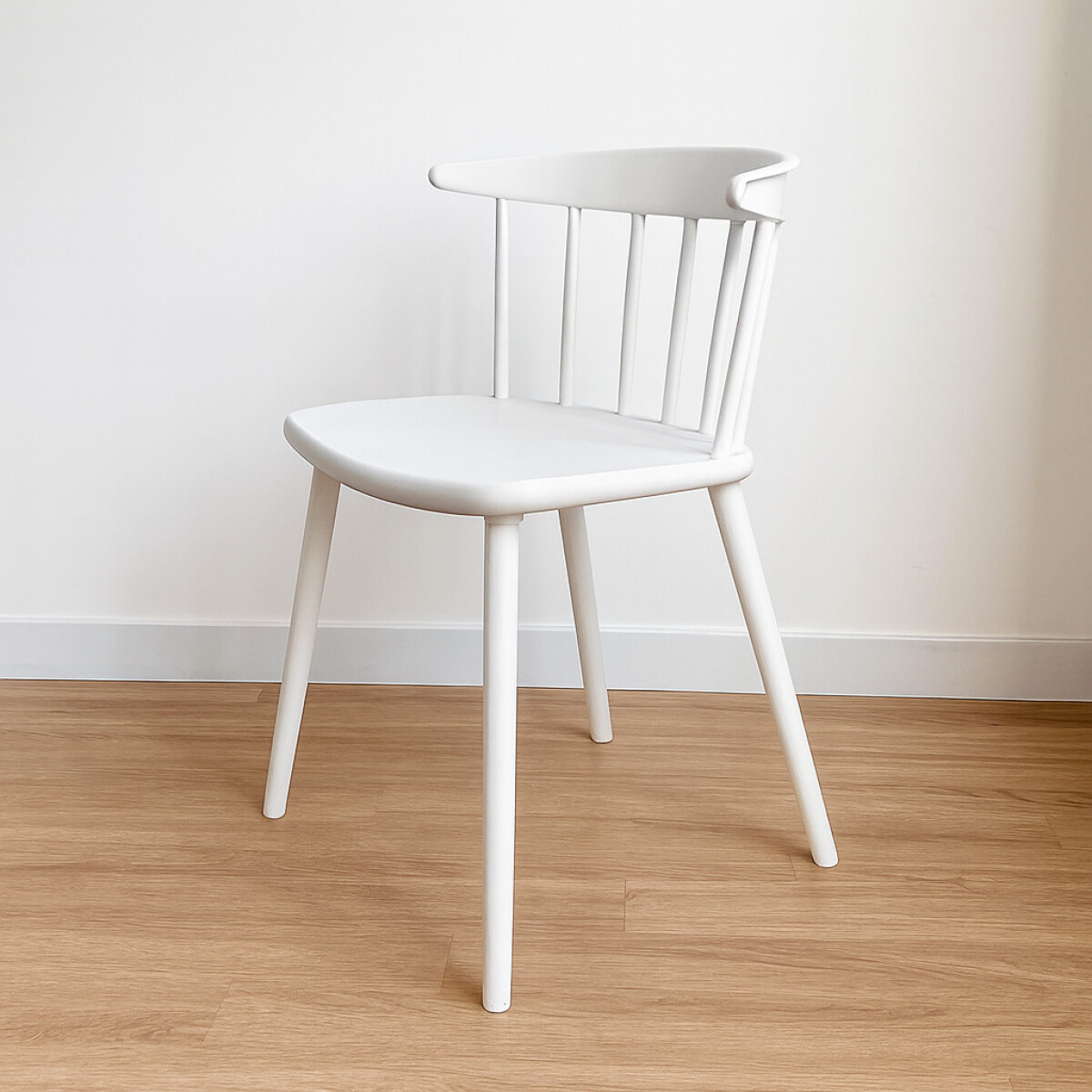 Silla Estilo Curve Luna con Posabrazos - Blanco 